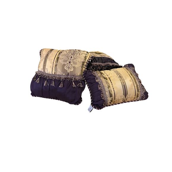Chris Madden by JC Penney Pillows for bed or sofa and two shams with tassels - Picture 1 of 9